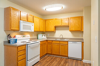 Stonecrest Apartments in Siler City, NC - Building Photo - Interior Photo