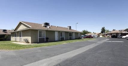 Candlewick Apartments in Adelanto, CA - Building Photo - Building Photo