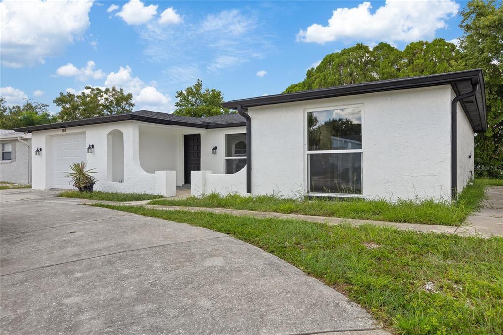 7105 King Arthur Dr in Port Richey, FL - Building Photo