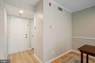 1504 Lincoln Way in McLean, VA - Building Photo