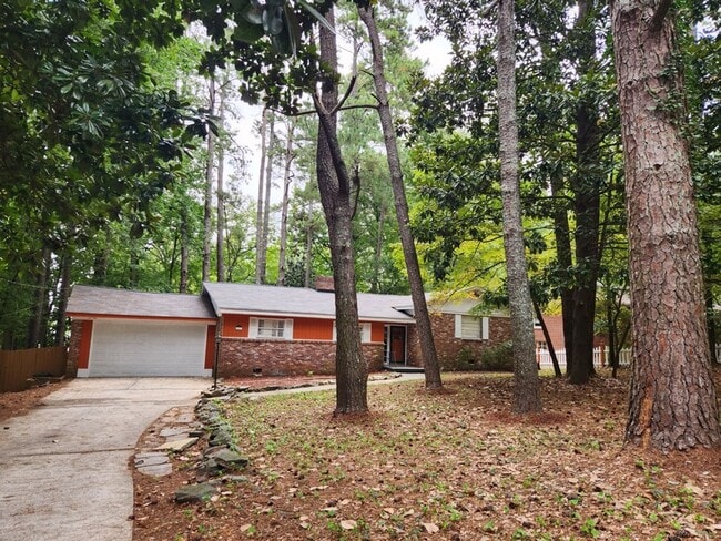 property at 4021 Sheldon Dr NE