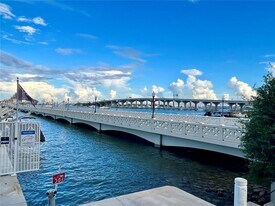 555 NE 15th St in Miami, FL - Building Photo