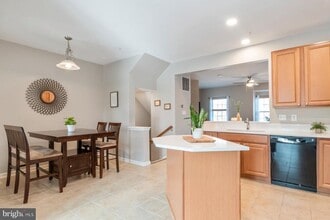 7254 Mockingbird Cir in Glen Burnie, MD - Building Photo - Building Photo