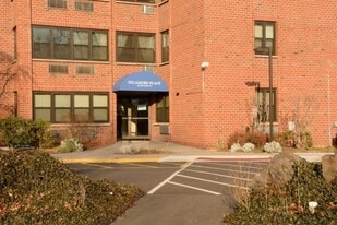 Sycamore Place Apartments in Bridgeport, CT - Building Photo