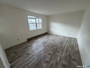 58 Yorkshire St in Torrington, CT - Building Photo - Building Photo