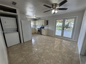 343 W 42nd St in Hialeah, FL - Building Photo - Building Photo