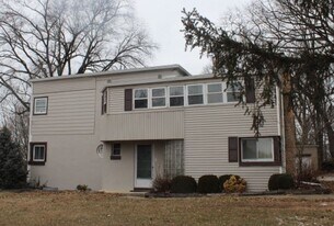 2821 S Queen St in York, PA - Building Photo