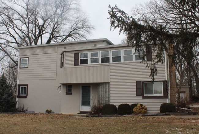 property at 2821 S Queen St