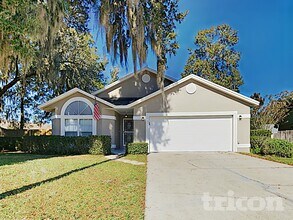 3910 Creek Woods Dr in Plant City, FL - Building Photo - Building Photo