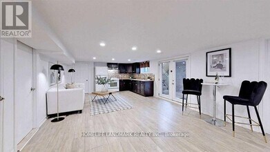 8 Clydebank Blvd in Toronto, ON - Building Photo - Building Photo