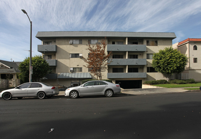 Regent Park in Los Angeles, CA - Building Photo - Building Photo