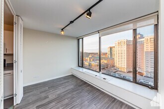 5455 N Sheridan Rd, Unit 1905 in Chicago, IL - Building Photo - Building Photo