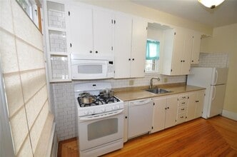 37 Perrin St in Fairport, NY - Building Photo - Building Photo
