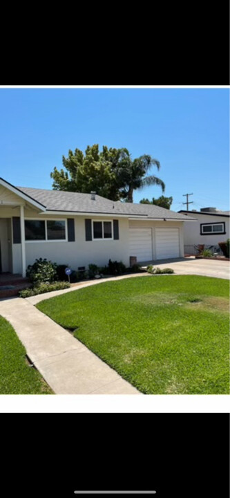 2111 Vine St in Sanger, CA - Building Photo