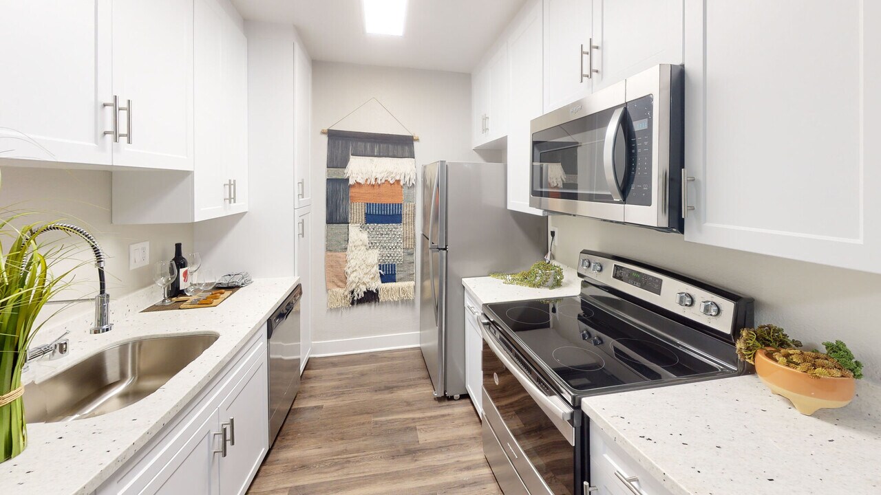 Axiom Tustin in Tustin, CA - Building Photo