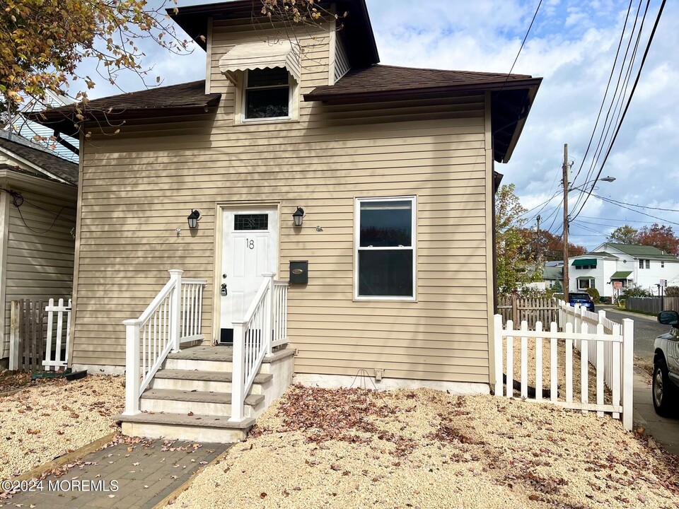 18 Seawood Ave in Keansburg, NJ - Foto de edificio