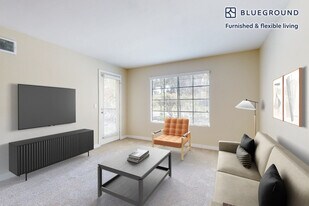7205 Charmant Dr in San Diego, CA - Building Photo