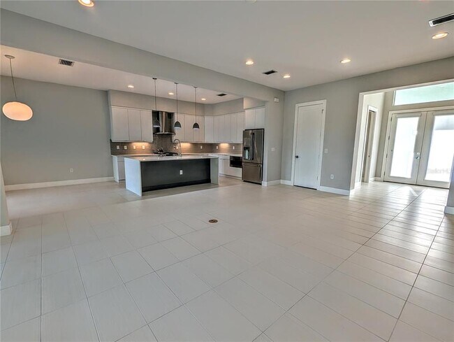 7744 Sandhill Lake Dr in Sarasota, FL - Building Photo - Building Photo