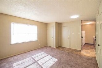Robindale-East Apartments in Blytheville, AR - Foto de edificio - Building Photo