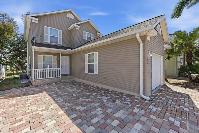 353 Leawood Cir in Naples, FL - Building Photo - Building Photo