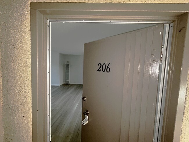 340 Normandie Ave in Los Angeles, CA - Building Photo - Building Photo