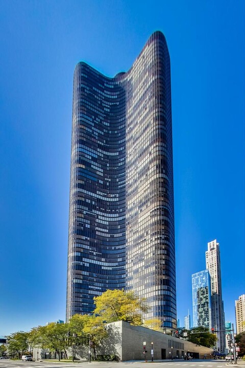 505 N Lake Shore Dr in Chicago, IL - Building Photo