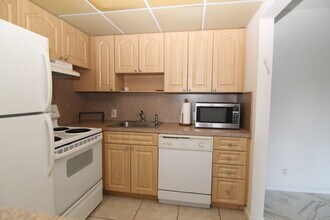 569 Fanshaw N, Unit 569 in Boca Raton, FL - Building Photo - Building Photo