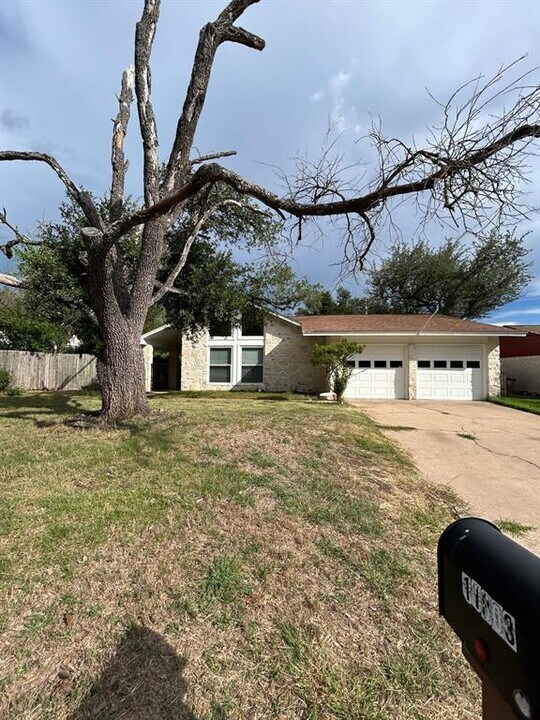 11803 Charing Cross Rd in Austin, TX - Building Photo