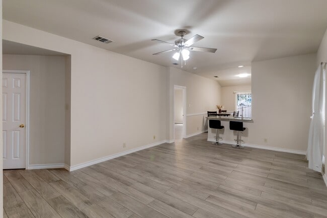 7126 Snowden Crest in San Antonio, TX - Building Photo - Building Photo