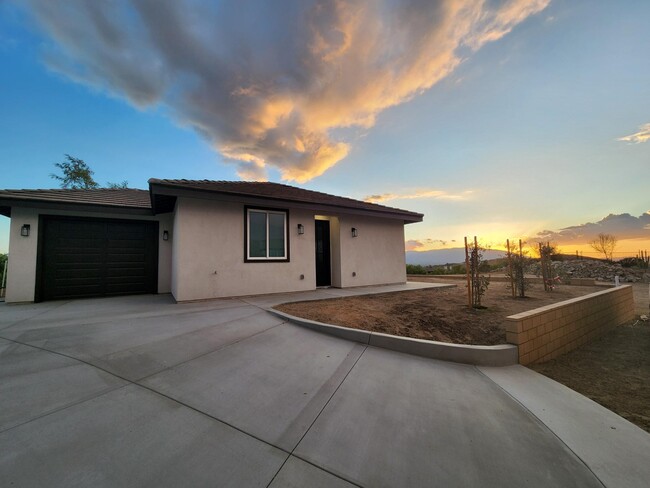 330 Latigo Ct in Norco, CA - Building Photo - Building Photo