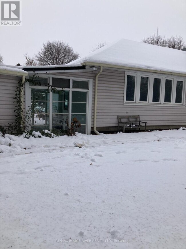 319 Burk St in Oshawa, ON - Building Photo - Building Photo