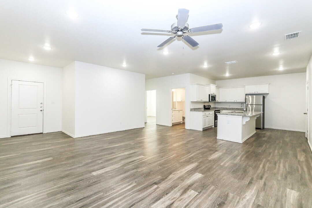 6930 21st St in Lubbock, TX - Foto de edificio