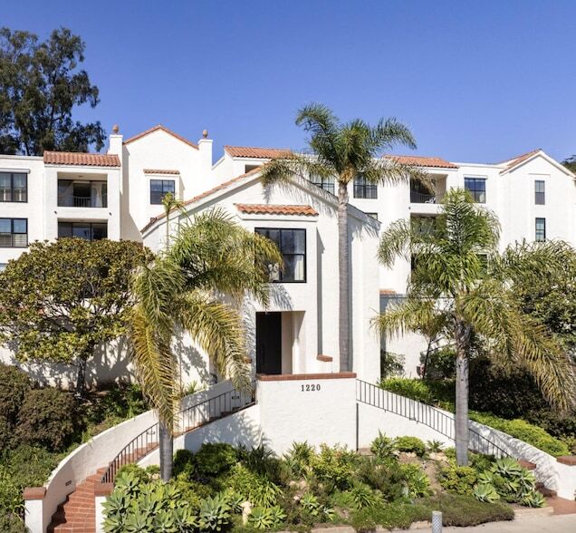 1220 Coast Village Rd, Unit 203 in Santa Barbara, CA - Building Photo