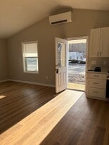 598 Main St in Springvale, ME - Building Photo