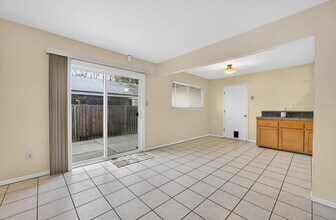 5125 Love Way in Carmichael, CA - Building Photo - Building Photo