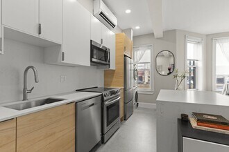 1082 Commonwealth Ave in Boston, MA - Building Photo - Building Photo