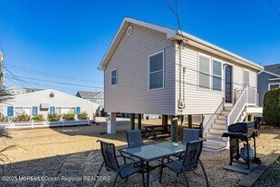 109 W Pompano Way in Lavallette, NJ - Building Photo