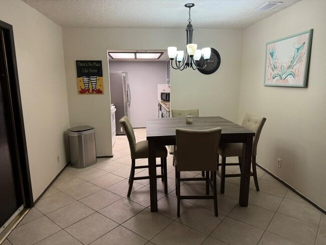 907 E Meadowmere Ln in Austin, TX - Building Photo - Building Photo