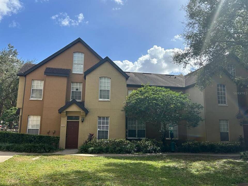 6408 Raleigh St in Orlando, FL - Building Photo