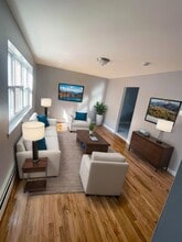 Stuyvesant Commons - Lyndhurst in Lyndhurst, NJ - Foto de edificio - Building Photo