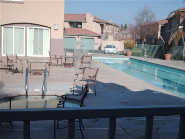5201 Laguna Oaks Dr in Elk Grove, CA - Building Photo