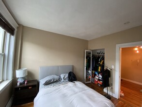1665 Commonwealth Ave, Unit #10 in Boston, MA - Foto de edificio - Building Photo