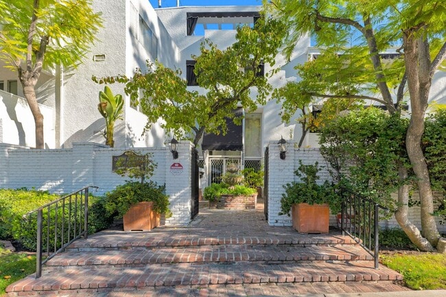 property at 4950 Louise Ave