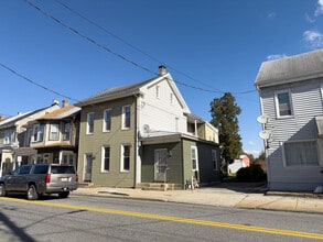 133 S Main St, Unit Apt A in Manheim, PA - Building Photo - Building Photo