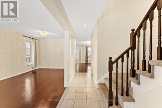 34 Inlet Bay Dr in Whitby, ON - Building Photo - Building Photo