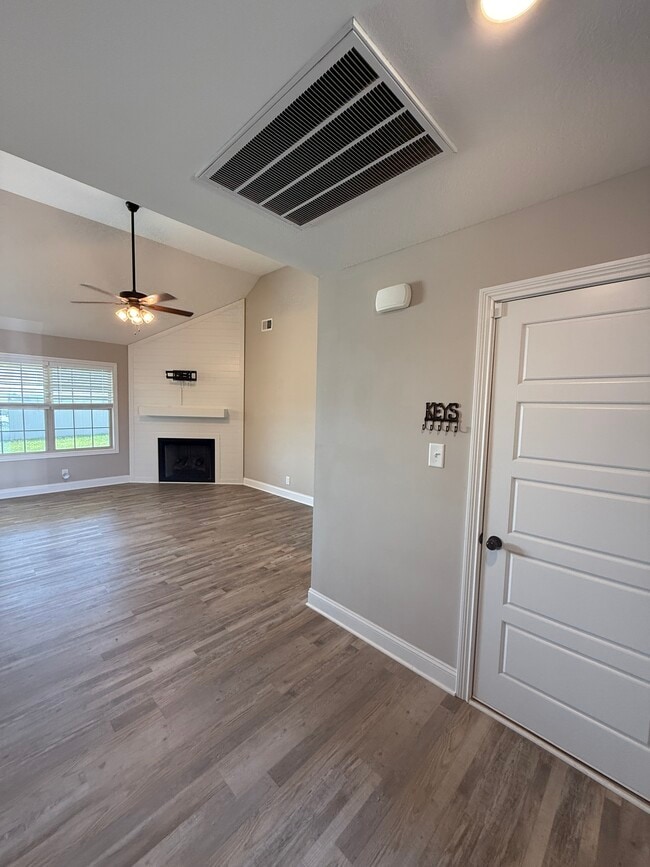 1100 Cardinal Creek Dr in Clarksville, TN - Foto de edificio - Building Photo