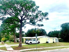 5333 Duncanwood Dr in Sarasota, FL - Building Photo