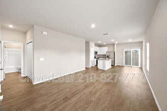 3031 Laguna Clfs in Converse, TX - Building Photo - Building Photo