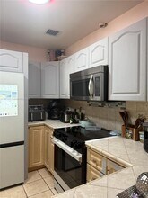 571 E 59th St in Hialeah, FL - Building Photo - Building Photo