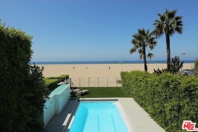 501 Palisades Beach Rd in Santa Monica, CA - Building Photo - Building Photo